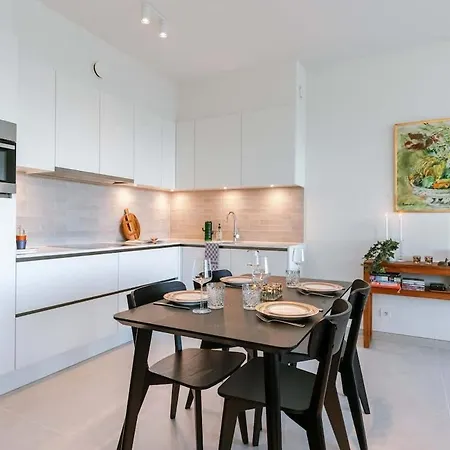 Huswell - Brand New With Terrace - Pets Welcome!