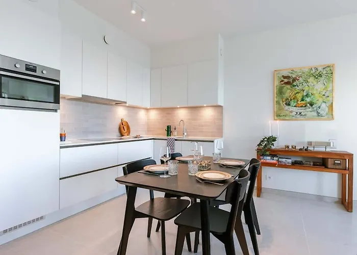 Huswell - Brand New With Terrace - Pets Welcome!