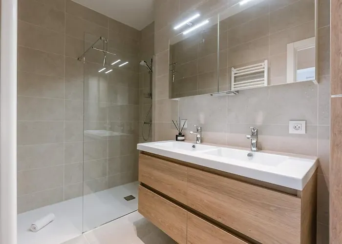 Huswell - Brand New With Terrace - Pets Welcome! *