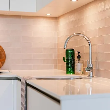 Huswell - Brand New With Terrace - Pets Welcome! *